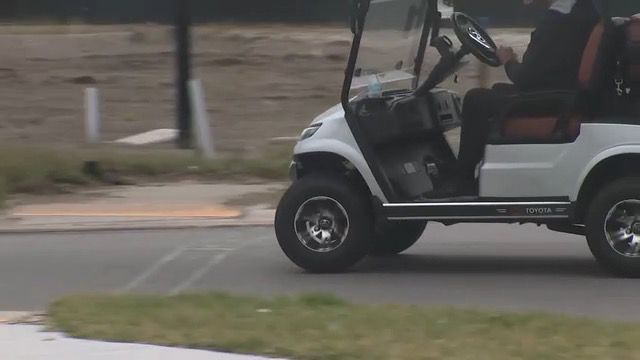 Hombre De Florida Arrestado Tras La Muerte De Su Esposa En Un Accidente De Carrito De Golf; Se Sospecha Que Conducía Bajo Los Efectos Del Alcohol.
