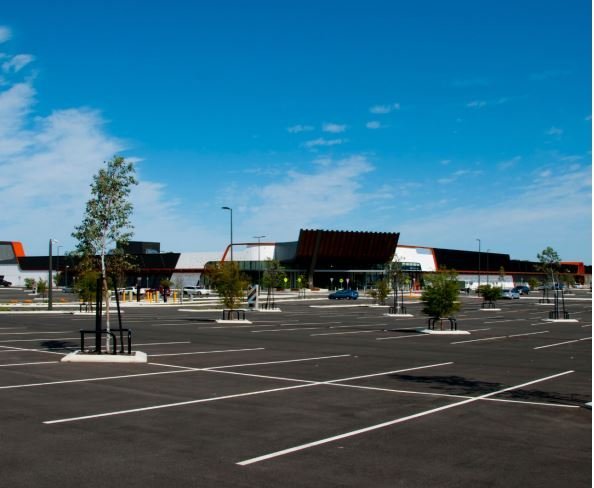 van-crashes-into-bakery-in-nw-miami-dade